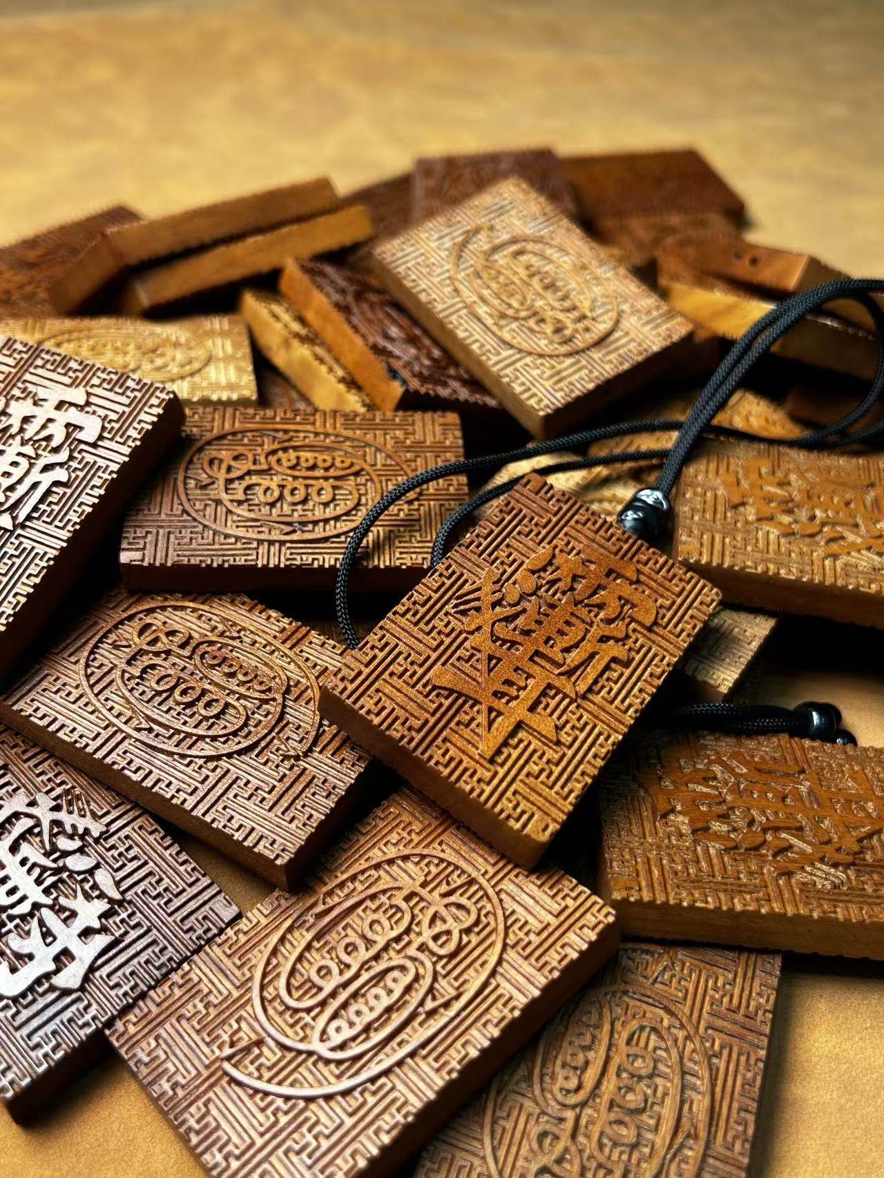 图片[7]-金光紫微讳万字纹道系解厄枣木精雕平安无事牌-衔鳞集