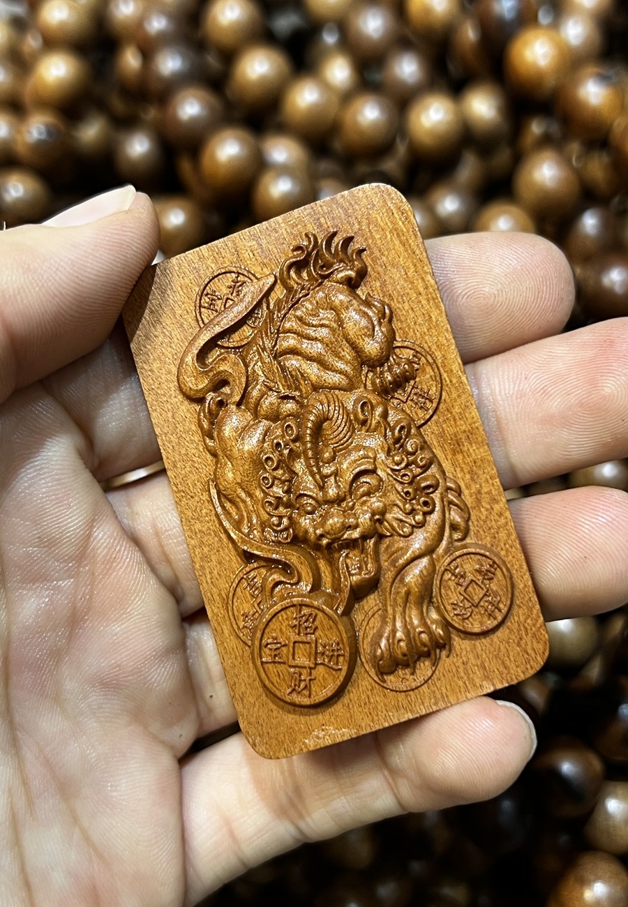 图片[1]-貔貅纳财招宝镇库枣木精雕道系随身无事牌-衔鳞集