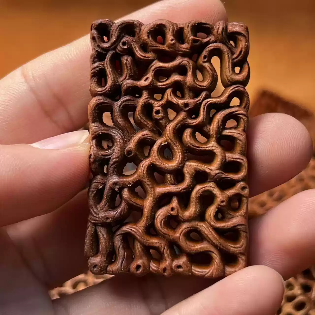 蟠螭纹纳福护身枣木精雕道系平安无事牌-衔鳞集