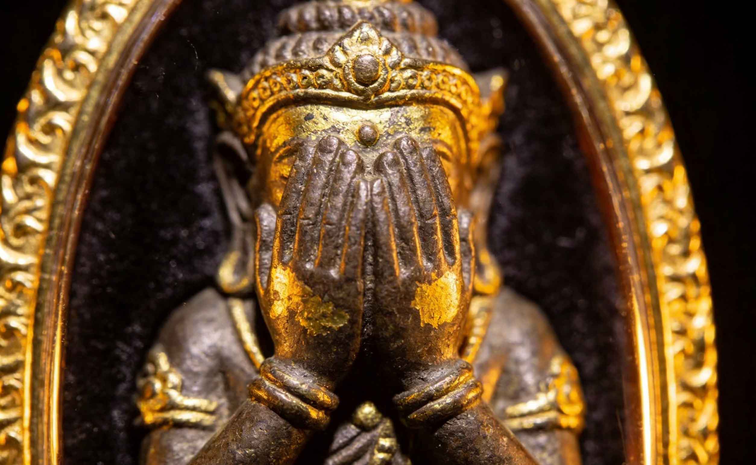 为什么职场人士偏爱掩面佛？-衔鳞集