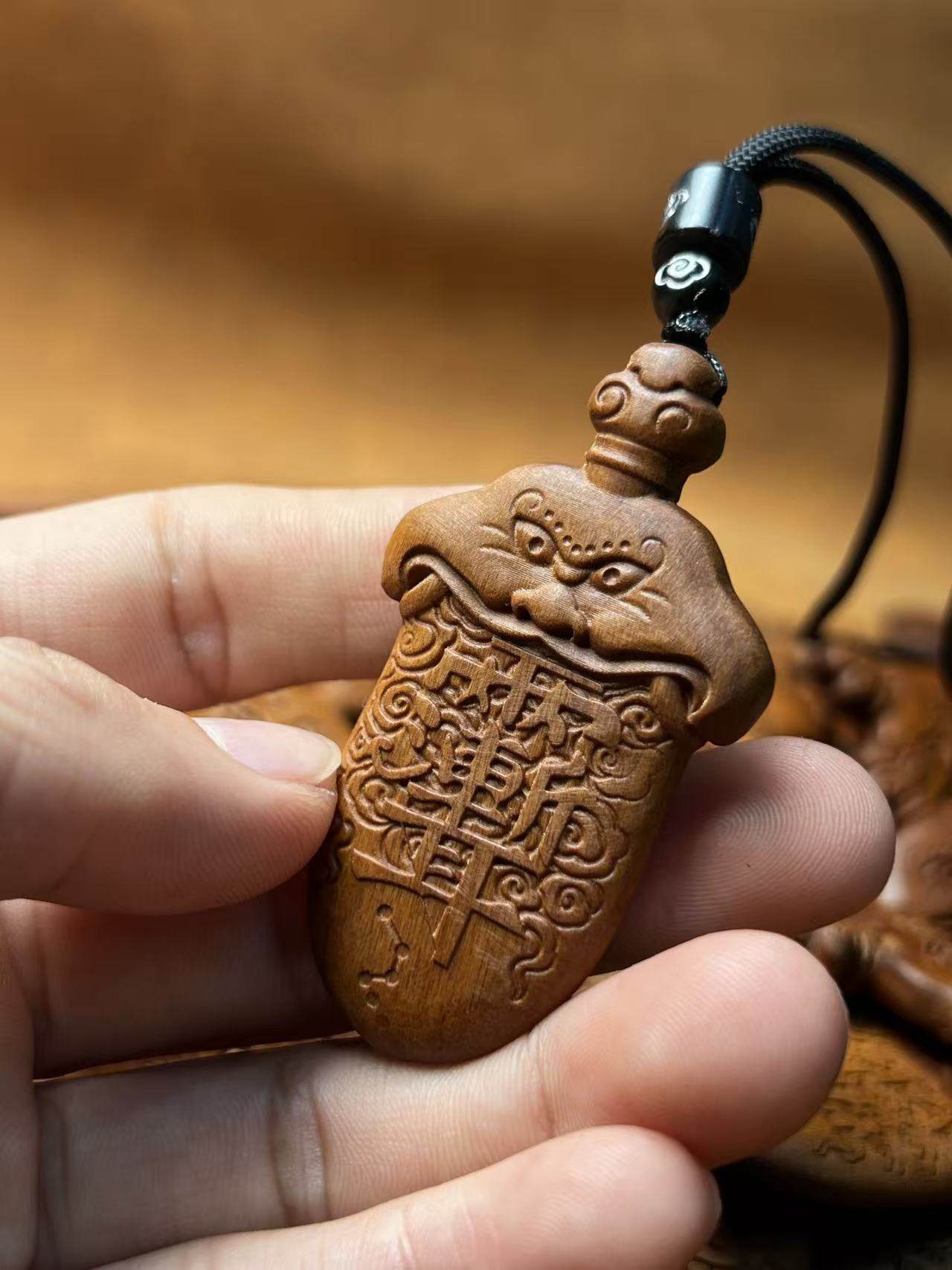 图片[1]-五雷枣木剑吊坠精雕道系随身护法无事牌-衔鳞集