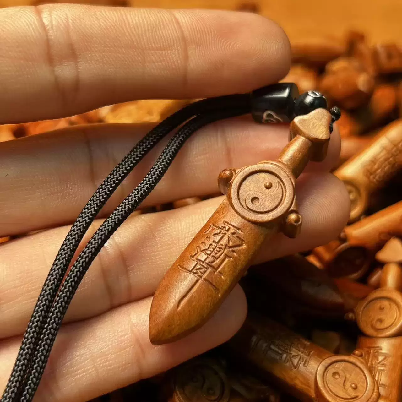 七星紫微讳剑护身枣木精雕道系能量吊坠-衔鳞集