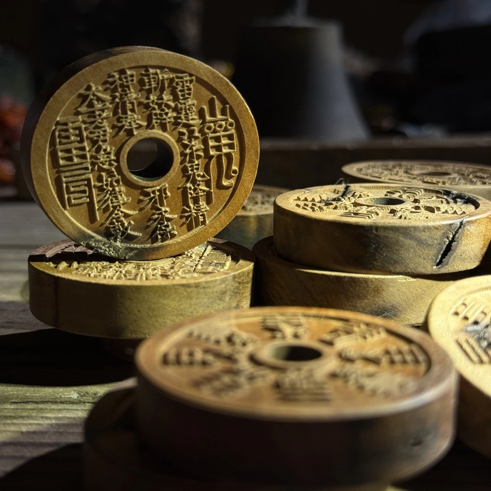 山鬼花钱镇煞枣木精雕道系随身护身吊坠-衔鳞集