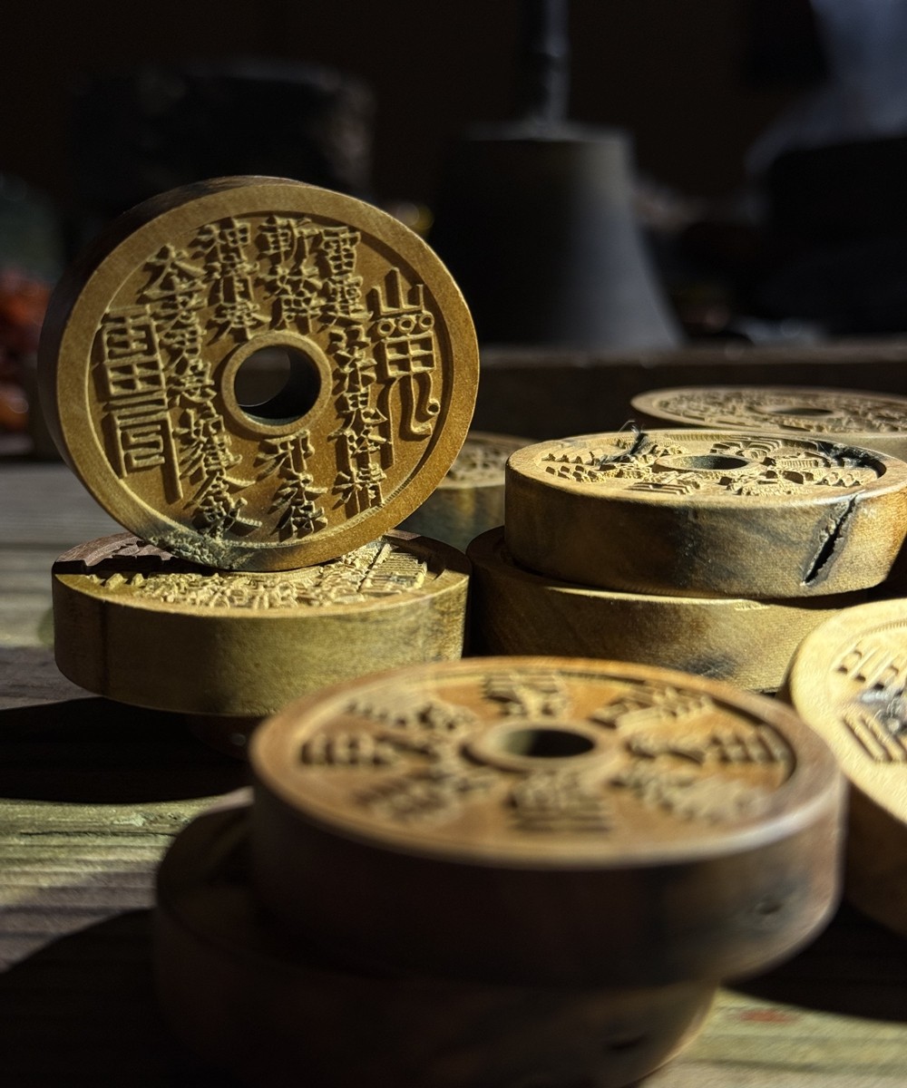 图片[1]-山鬼花钱镇煞枣木精雕道系随身护身吊坠-衔鳞集